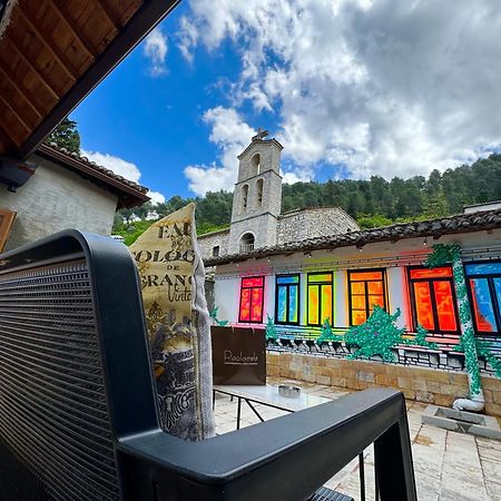 Helin'S Hostel By Backpackers Berat Exterior photo